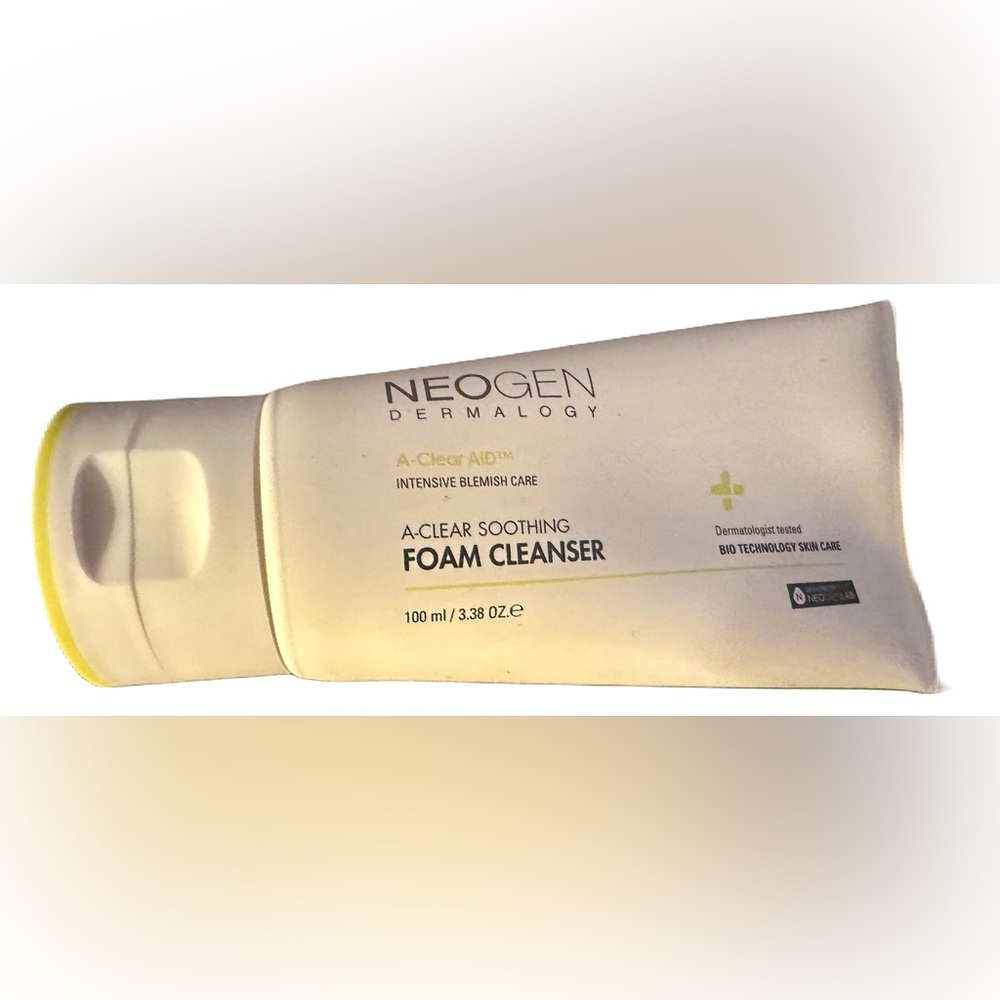 NEOGEN DERMALOGY!!! A-CLEAR AID SOOTHING FOAM CLEANSER 
3.38 OZ / 100ML